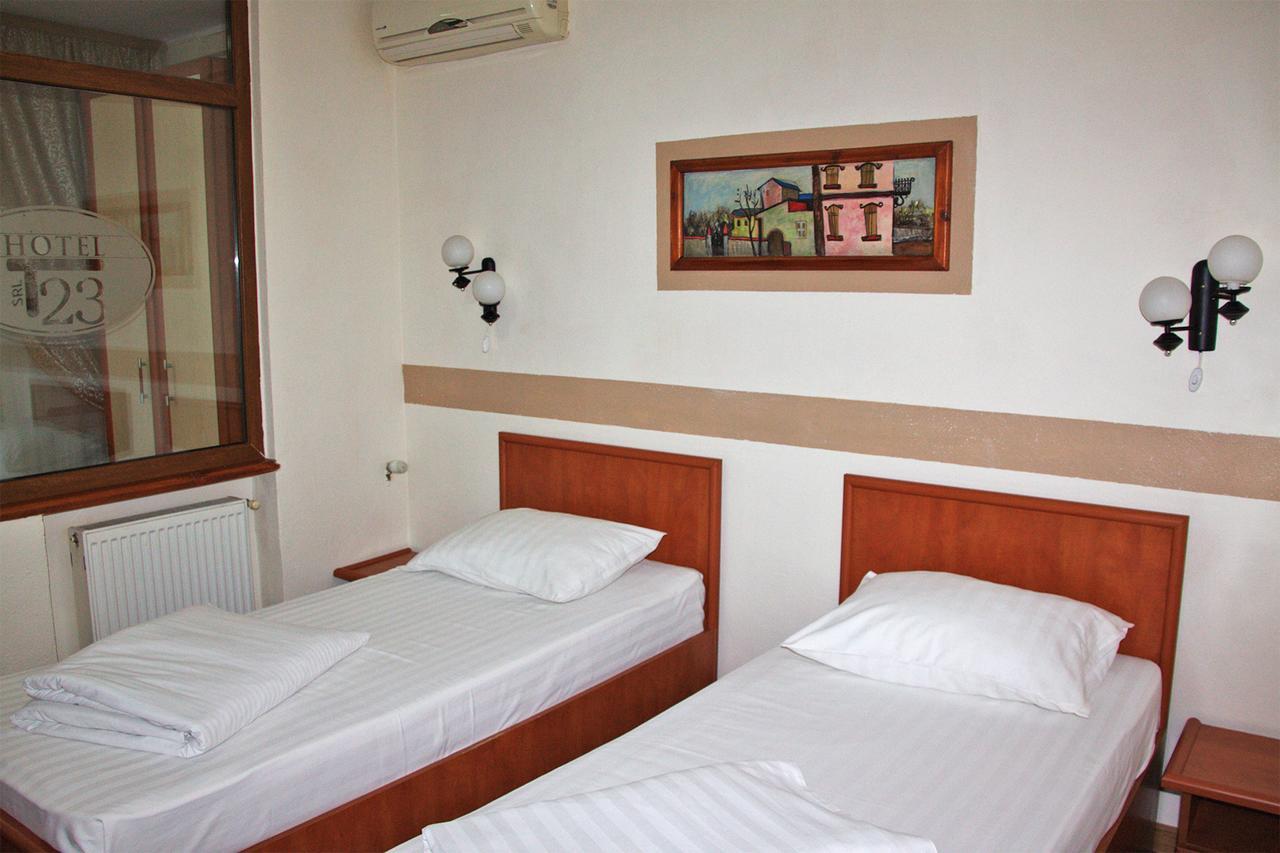 Hotel T23 Iasi Exteriör bild