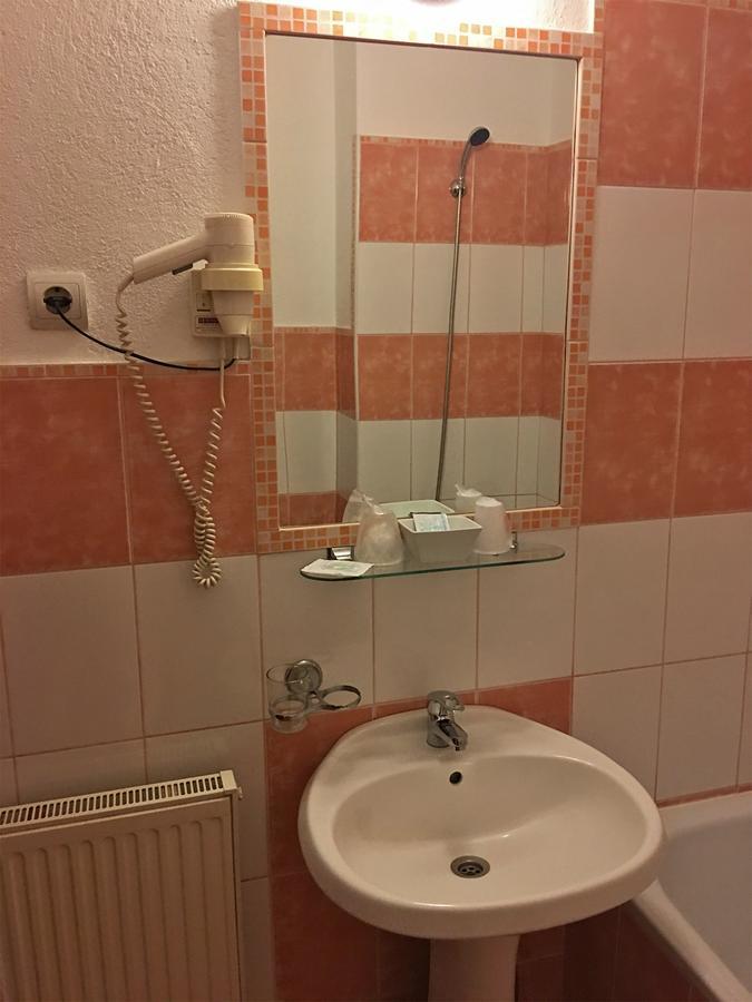 Hotel T23 Iasi Exteriör bild