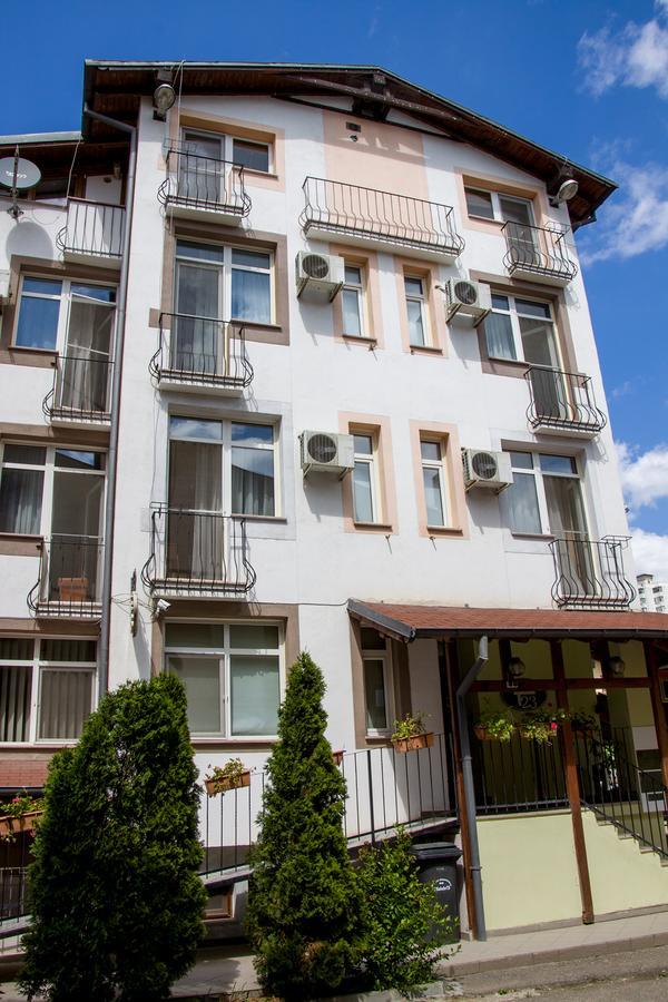 Hotel T23 Iasi Exteriör bild