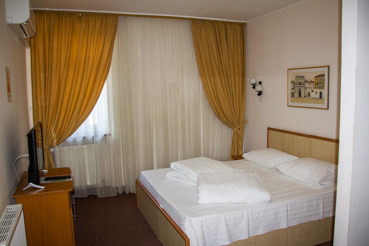 Hotel T23 Iasi Exteriör bild