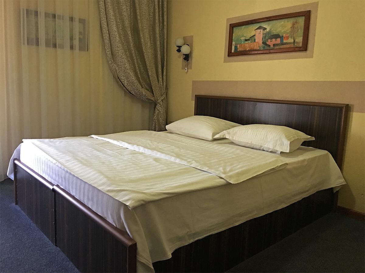 Hotel T23 Iasi Exteriör bild